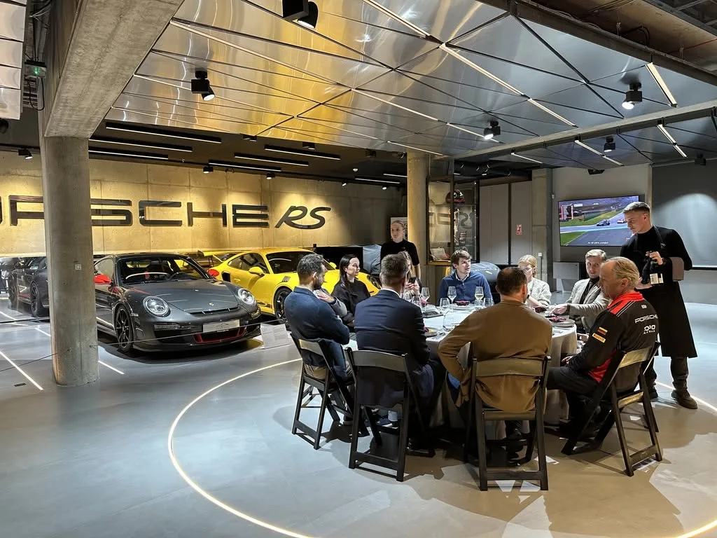 Pramoginė vakarienė su Porsche RS kolekcijos ekskursija – 2026-10-24